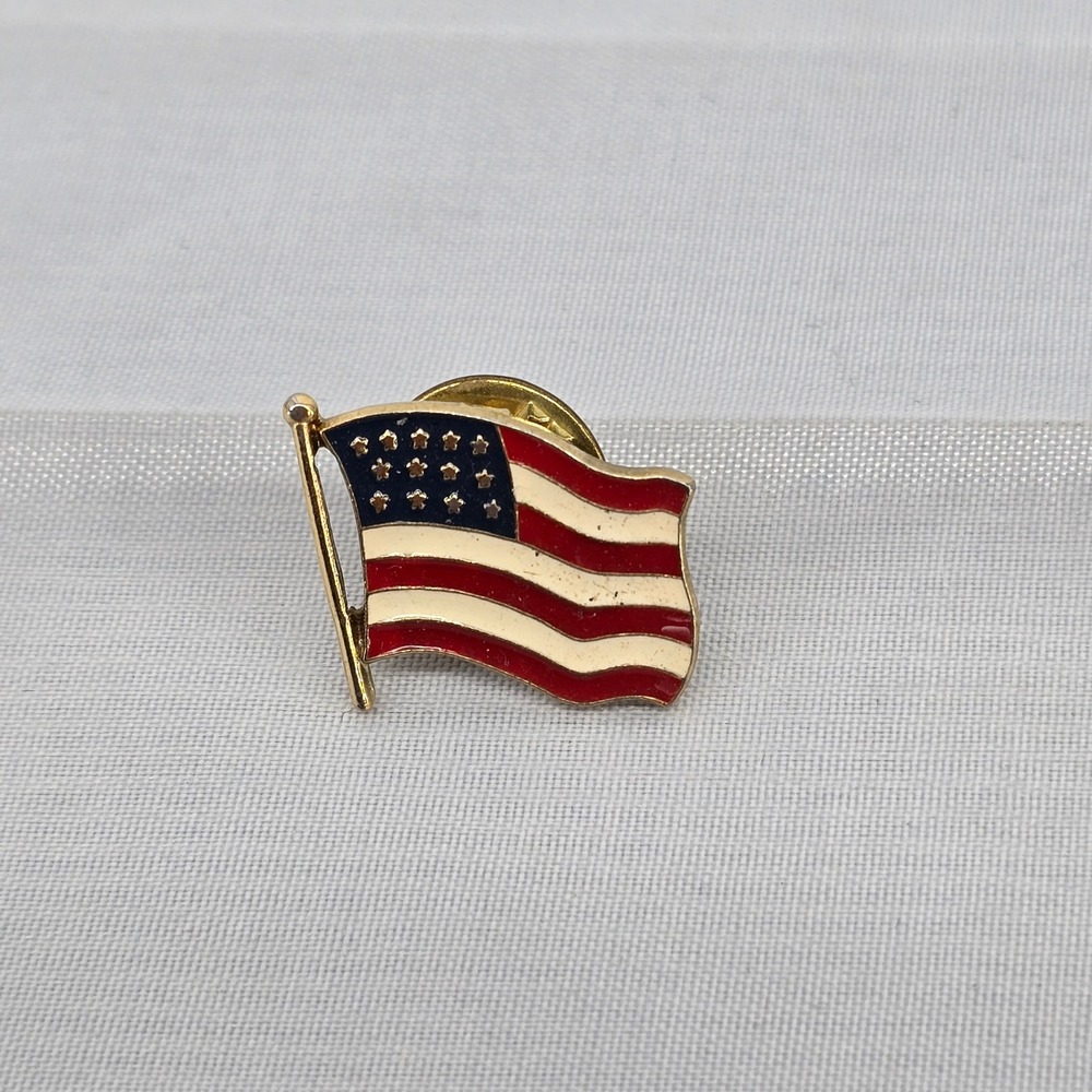 American Flag Lapel Pin USA‎ Patriotic Waving Flag Enamel Gold Tone Tie Tack